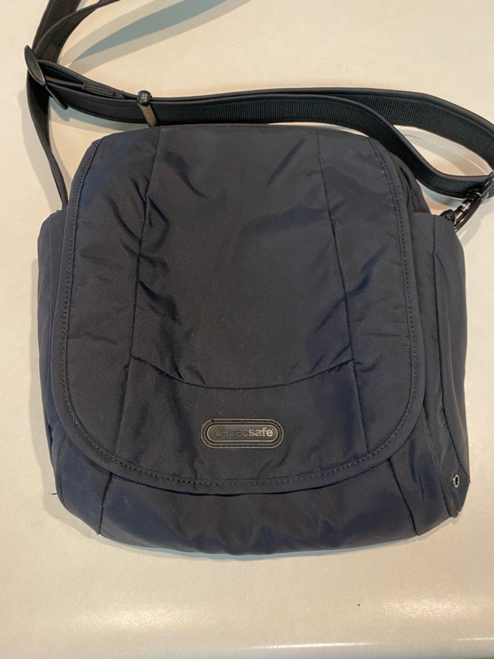 PACSAFE METROSAFE 200 G II RFID ANTI THEFT TRAVEL CROSSBODY BAG BLACK EUC